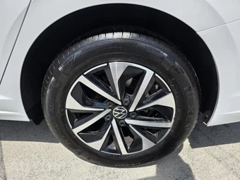 2025 Volkswagen Jetta S - miniatura 3