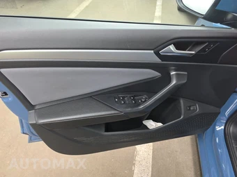 2025 Volkswagen Jetta SE – miniatura 9