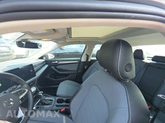 2025 Volkswagen Jetta SE - miniatura 17