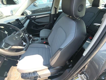 2025 Volkswagen Jetta SE - miniatura 7