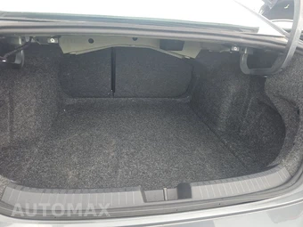 2025 Volkswagen Jetta SE - miniatura 16