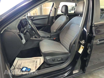 2025 Volkswagen Jetta SE – miniatura 3