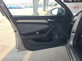 2025 Volkswagen Jetta SE - miniatura 9