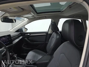 2025 Volkswagen Jetta SE - miniatura 17