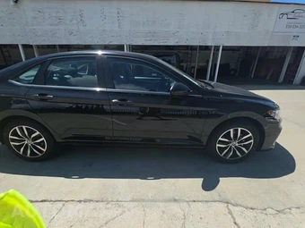 2025 Volkswagen Jetta SE - miniatura 5