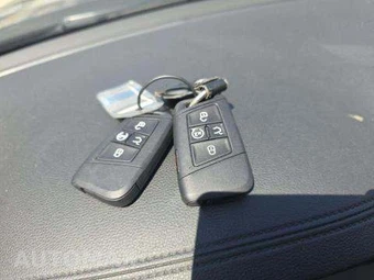 2025 Volkswagen Jetta SE - miniatura 9