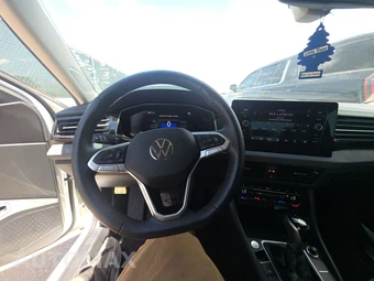 2025 Volkswagen Jetta SE - miniatura 11