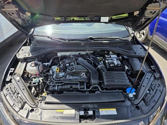 2025 Volkswagen Jetta Sport - miniatura 5
