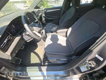 2025 Volkswagen Jetta Sport - miniatura 3