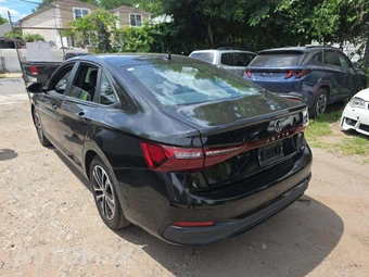 2025 Volkswagen Jetta Sport - miniatura 2