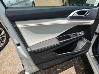 2025 Volkswagen Taos SE – miniatura 9