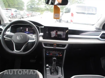 2025 Volkswagen Taos SE - miniatura 9