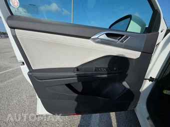 2025 Volkswagen Taos SE - miniatura 9