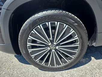2025 Volkswagen Taos SE – miniatura 8