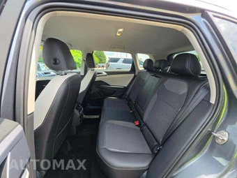 2025 Volkswagen Taos SE - miniatura 10