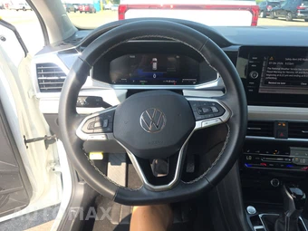 2025 Volkswagen Taos SE – miniatura 10