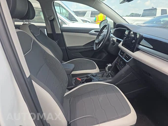 2025 Volkswagen Taos SE - miniatura 8
