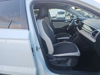 2025 Volkswagen Taos SE - miniatura 8