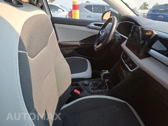 2025 Volkswagen Taos SE - miniatura 8