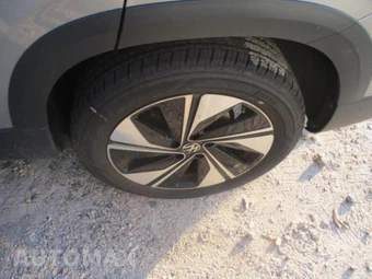 2025 Volkswagen Taos SE - miniatura 19