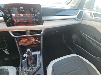 2025 Volkswagen Taos SE - miniatura 11