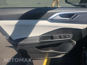 2025 Volkswagen Taos SE - miniatura 9