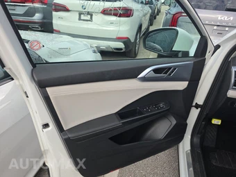 2025 Volkswagen Taos SE - miniatura 9