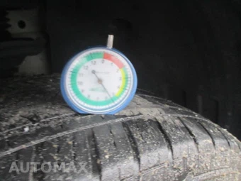 2025 Volkswagen Taos SE - miniatura 2
