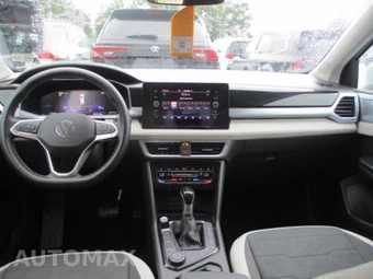 2025 Volkswagen Taos SE - miniatura 9
