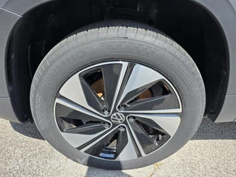 2025 Volkswagen Taos SE - miniatura 10