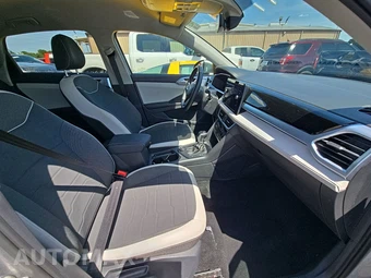 2025 Volkswagen Taos SE - miniatura 8