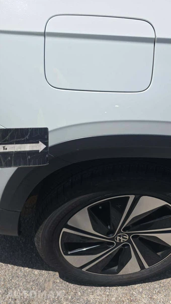 2025 Volkswagen Taos SE - miniatura 25