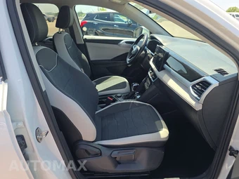 2025 Volkswagen Taos SE - miniatura 8