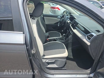 2025 Volkswagen Taos SE - miniatura 8