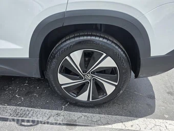 2025 Volkswagen Taos SE - miniatura 11