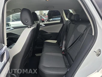 2025 Volkswagen Taos SE - miniatura 12