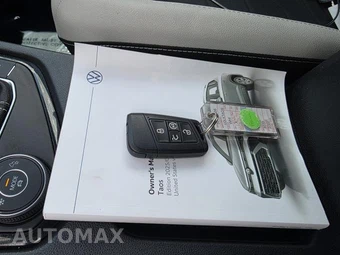 2025 Volkswagen Taos SE - miniatura 2