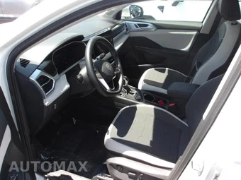 2025 Volkswagen Taos SE - miniatura 8