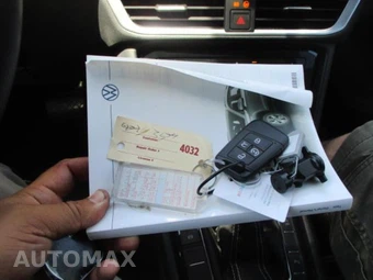 2025 Volkswagen Taos SE - miniatura 2