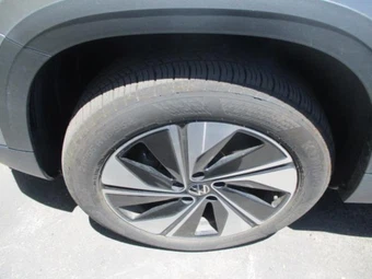 2025 Volkswagen Taos SE - miniatura 8