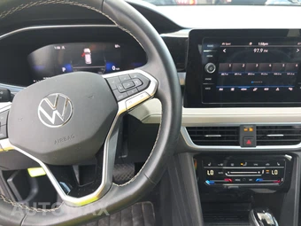 2025 Volkswagen Taos SE - miniatura 11