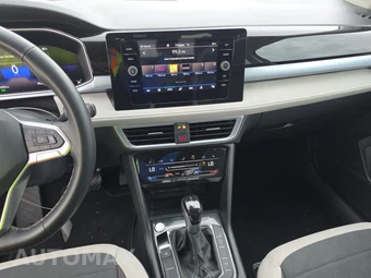 2025 Volkswagen Taos SE - miniatura 11