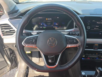 2025 Volkswagen Taos SE - miniatura 10