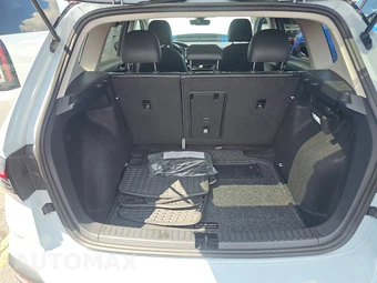 2025 Volkswagen Taos SE Black - miniatura 16