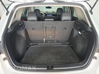 2025 Volkswagen Taos SE Black - miniatura 16
