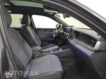 2025 Volkswagen Tiguan SE R-Line Black - miniatura 8