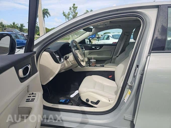 2025 Volvo S60 B5 Core Dark - miniatura 3