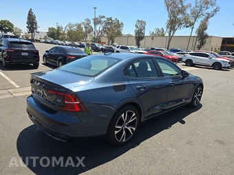 2025 Volvo S60 B5 Core Dark - miniatura 4