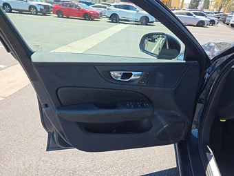 2025 Volvo S60 B5 Core Dark - miniatura 9