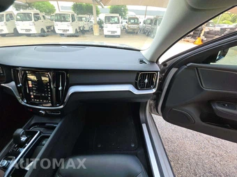 2025 Volvo S60 B5 Core Dark – miniatura 19